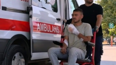 Kütahya'da elektrikli testereyle çalışırken parmaklarını kesti