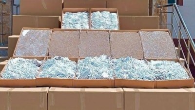 İstanbul'da kamyonetten 4 milyonun üzerinde kaçak makaron çıktı