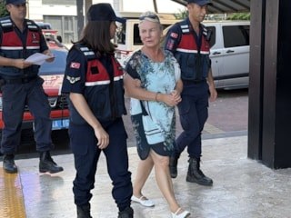 Antalya'da haşema giyen çocuğu havuza almayan Rus yöneticiye tutuklama