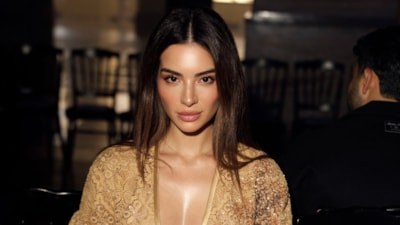 Melisa Aslı Pamuk'un cesur seçimi! Göğüs dekoltesi olay oldu
