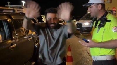 Bursa'da denetim sırasında alkol çıkmayınca sevinçten yerinde duramadı