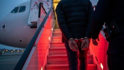 İçişleri Bakanlığı: Kırmızı bülten ve ulusal seviyede aranan toplam 54 suçlu Türkiye’ye iade edildi