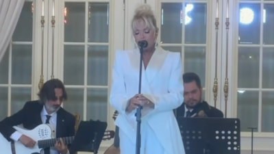 Ajda Pekkan, Emine Erdoğan'ın lider eşlerini ağırladığı yemekte sahne aldı