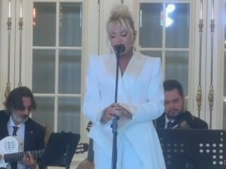 Ajda Pekkan, Emine Erdoğan'ın lider eşlerini ağırladığı yemekte sahne aldı