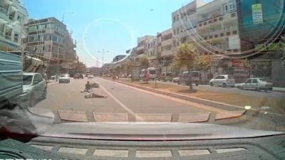 Şanlıurfa'da otomobile arkadan çarpıp havada taklalar attılar: Kaza anları kamerada
