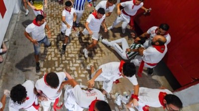 İspanya’da geleneksel boğa koşusu: 5 kişi yaralandı