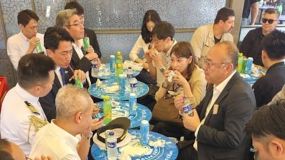Japonya Savunma Bakanı, Eminönü'nde balık ekmek yedi