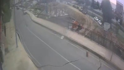 Rize’de yolun çökme anı güvenlik kamerasında