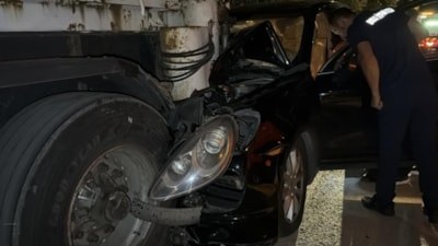 Bolu'da tıra çarpan lüks cipin sürücüsü yaralandı