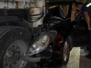 Bolu'da tıra çarpan lüks cipin sürücüsü yaralandı