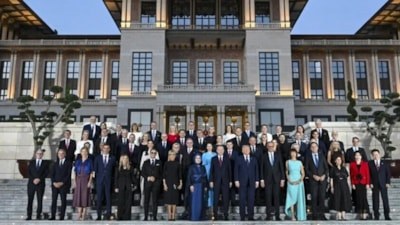NATO Zirvesi’ne damga vuran Sütlü Nuriye: Darbe karşıtı tatlı