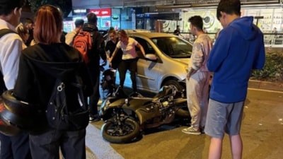 Kırklareli'nde otomobil ile motosiklet çarpıştı: Kaza sonrası gergin anlar
