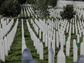Srebrenitsa Soykırımı kurbanları 31'inci yıldönümünde anılıyor