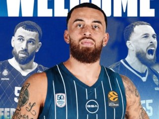 Anadolu Efes, Mike James'i transfer etti