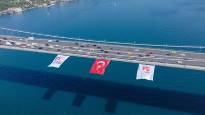Türkiye'nin simge köprüleri 15 Temmuz için kırmızı beyaza büründü