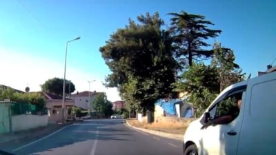 İstanbul'da yol ortasında gerginlik: 'Neden hızlı gittin' tartışması kamerada
