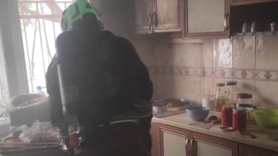Hatay'da ocakta unutulan yemek yangına neden oldu