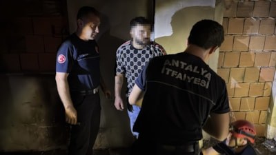 Antalya'da inşaat halindeki binada çukura düştü, itfaiye kurtardı