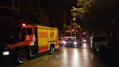 İstanbul'da otomobil kaydı, doğalgaz kutusuna çarptı