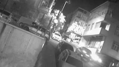İstanbul'da seyir halindeki otomobilden ateş açıldı