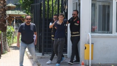 Antalya'da iki ablasını boğmaya çalıştı