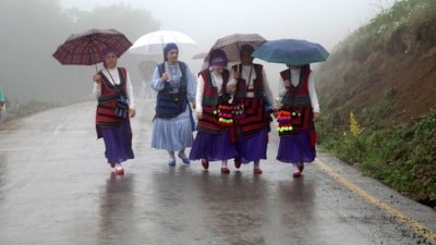 Trabzon'un Akçaabat ilçesinde yayla göçü geleneği canlandırıldı