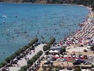 İstanbul Silivri'de sıcak hava nedeniyle sahiller doldu