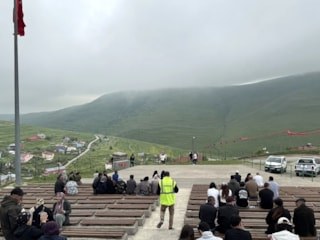 Ardahan'da Atatürk silüetine bulut engeli