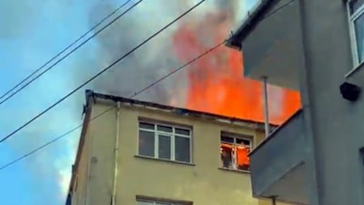 İstanbul'da 5 katlı binada korkutan yangın
