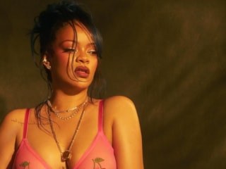 Rihanna müjdeyi verdi: Sahnelere dönüyorum