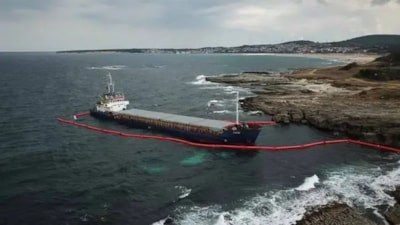 Kocaeli'de karaya oturan yük gemisi 7,4 milyon TL bedelle satışa çıkarılıyor