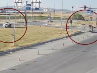 Çorum'da ciple çarpışan otomobil metrelerce sürüklendi: 6 yaralı