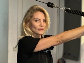 Kim inanır 53 yaşında olduğuna! Seray Sever'den mayolu poz geldi