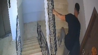 Antalya'da apartmanı ayakkabı mağazasına çevirdi: Seçtiklerini poşete doldurup gitti