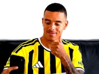 Fenerbahçe'nin yeni transferi Mason Greenwood, sarı lacivertli formayı giydi