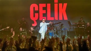 Çelik ve sevgilisinden yeni poz: Fotoğraf çektirmekten nefret ediyorum