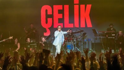 Çelik ve sevgilisinden yeni poz: Fotoğraf çektirmekten nefret ediyorum