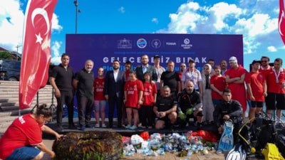 İstanbul Boğazı'ndan çıkan atıklar, geleceğe verilen mesaj oldu: Üsküdar'da plastiksiz Temmuz buluşması