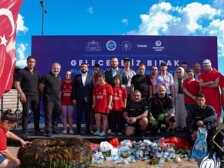 İstanbul Boğazı'ndan çıkan atıklar, geleceğe verilen mesaj oldu: Üsküdar'da plastiksiz Temmuz buluşması