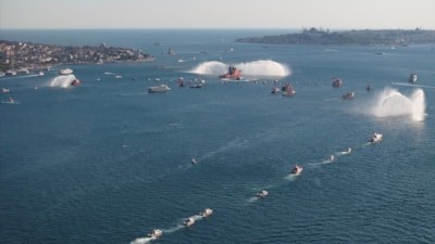 İstanbul Boğazı'nda 15 Temmuz şehitleri için tekne korteji