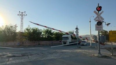 Van'da hemzemin geçitte sinyal arızası trafiği aksattı