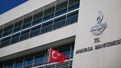 AYM'den noterlerin tatil mesaisine iptal kararı