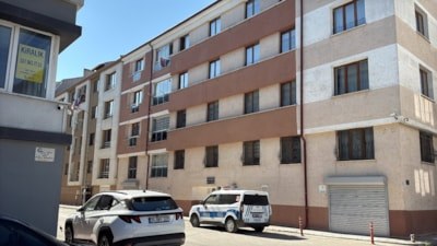 Eskişehir'de yayılan kokular nedeniyle eve giren ekipler yaşlı adamın cesedi ile karşılaştı