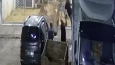 Adana'da kamyondan 600 kilo kavun ve karpuz çalıp, sattılar