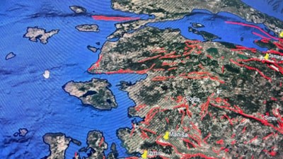 Naci Görür'den son dakika deprem uyarısı: "Marmara geriliyor" diyerek duyurdu