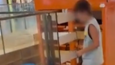 İstanbul'da otizmli çocuk oyun alanına alınmadı: Annesi o anları videoya kaydetti