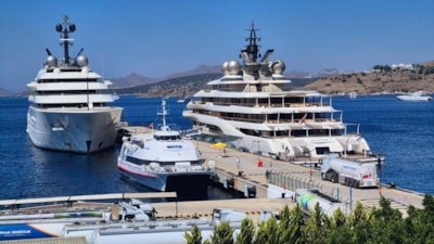 Bodrum'a demir atan iki lüks yata toplam 615 ton yakıt ikmali