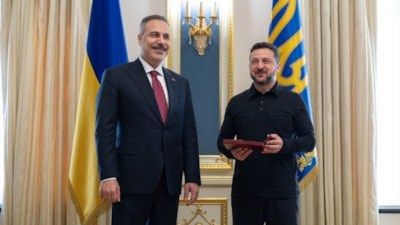 Ukrayna'da Hakan Fidan'a liyakat nişanı