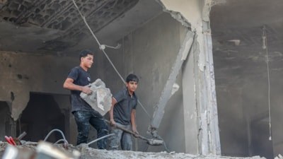 İsrail'in Bureyc Mülteci Kampı'na saldırısının ardından yıkım gün yüzüne çıktı