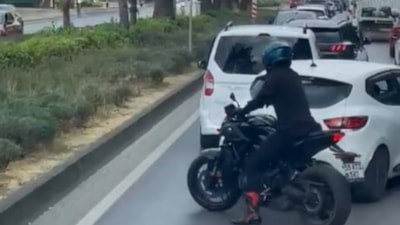 Samsun'da motosiklet sürücüsü itfaiye aracına yol açtı